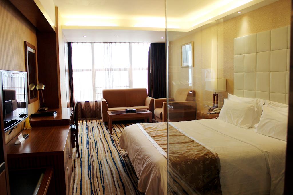 Shenzhen Luohu Railway Station Hotel - Commercial Building Room photo