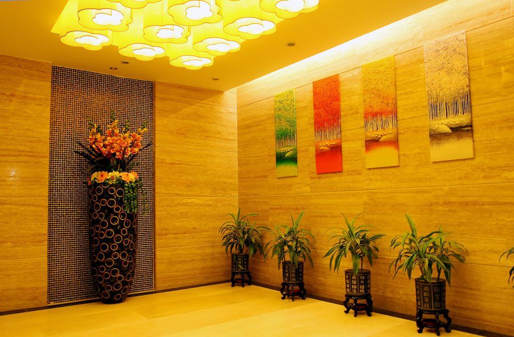 Shenzhen Luohu Railway Station Hotel - Commercial Building Exterior photo
